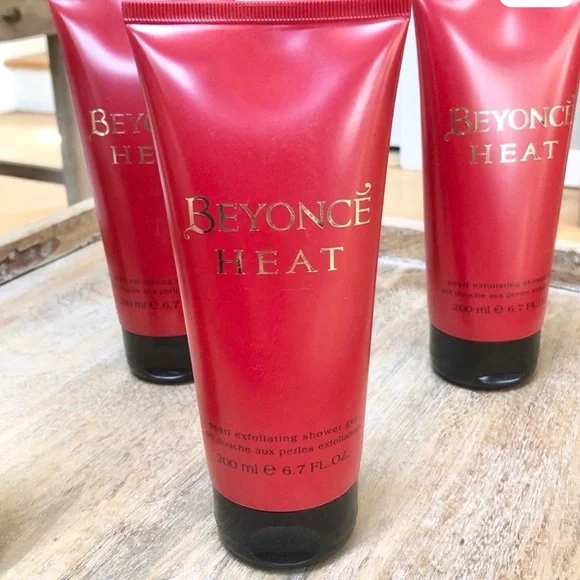 HOLD for RITA- Set of 4 Beyoncé Heat Pearl Exfoliating Shower Gel - Picture 2 of 8